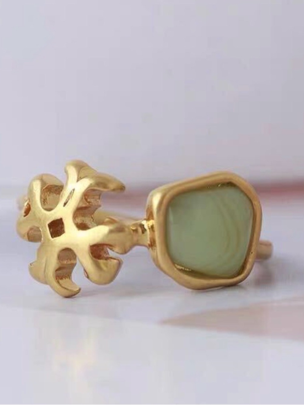 Tory Burch Logo Monogram Size 8 Ring Green Aventurine Stone Gold AUTHENTIC